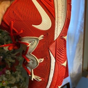 Men’s size 8 red and white Nike Kyrie 5